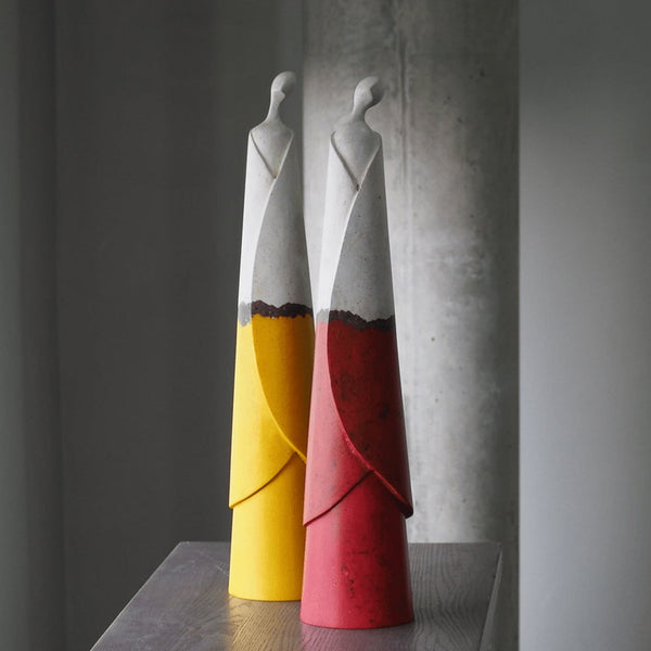 Handicraft sustainable and recycled paper vase from Asia. The home decor vase is made of recycled paper and is sold online on www.qacrafts.com.