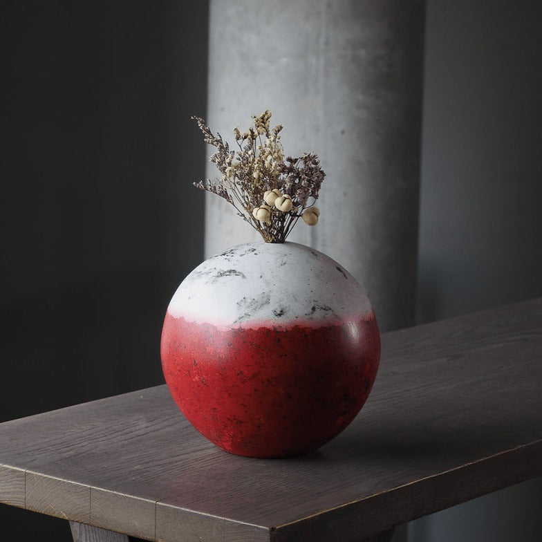 Handicraft sustainable and recycled paper vase from Asia. The home decor vase is made of recycled paper and is sold online on www.qacrafts.com.