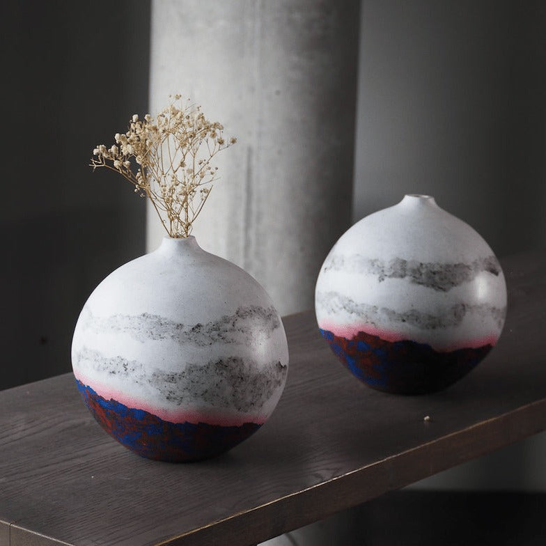 Handicraft sustainable and recycled paper vase from Asia. The home decor vase is made of recycled paper and is sold online on www.qacrafts.com.