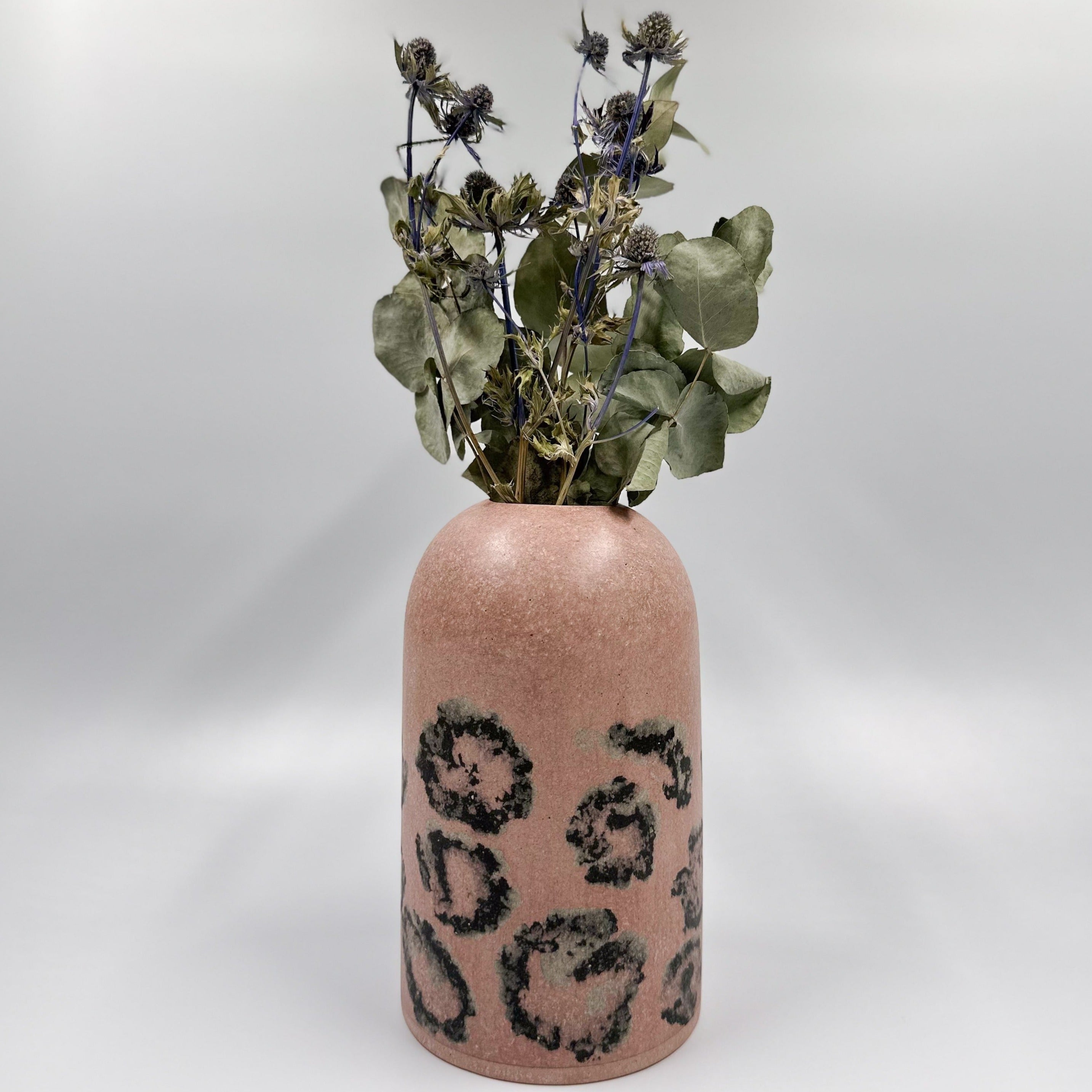 Handicraft sustainable and recycled paper vase from Asia. The home decor vase is made of recycled paper and is sold online on www.qacrafts.com.