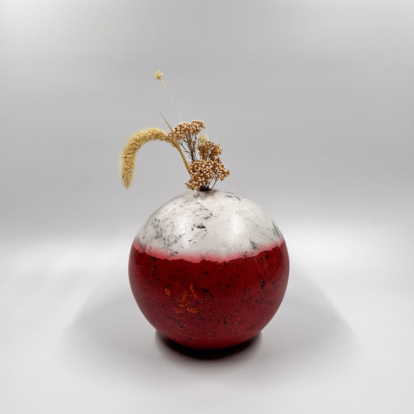 Handicraft sustainable and recycled paper vase from Asia. The home decor vase is made of recycled paper and is sold online on www.qacrafts.com.