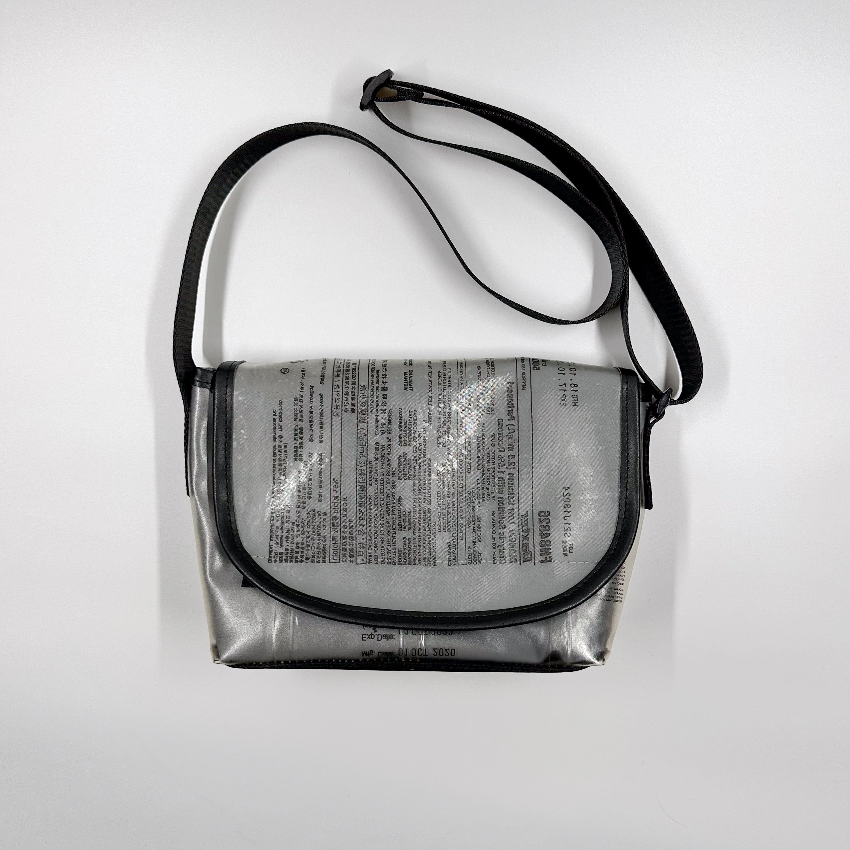 Handicraft sustainable and recycled accessory bag from Asia. The pouch is made of recycled dialysis bag and is sold online on www.qacrafts.com.