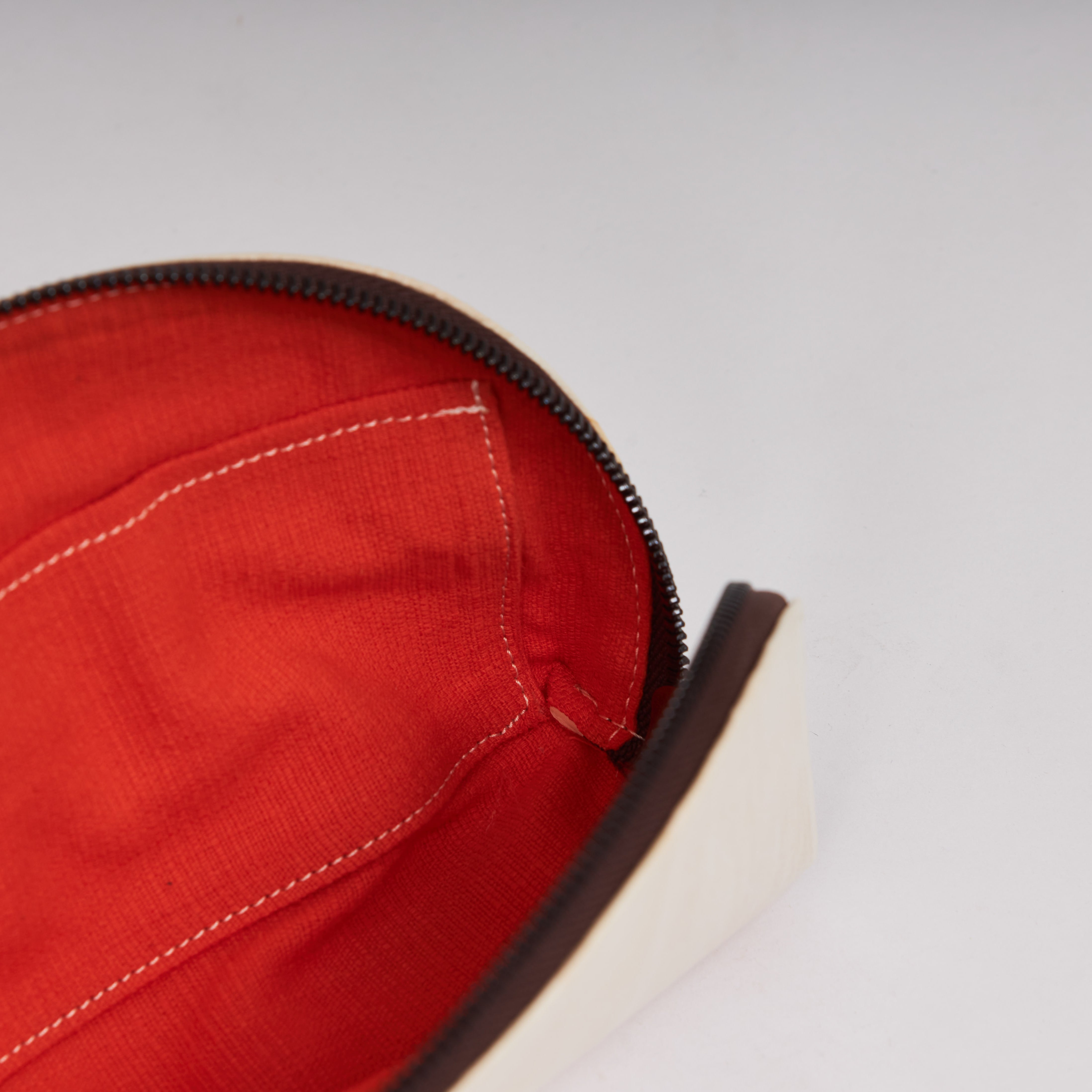 Nymphe Tanee, handmade of banana leather, a vegan, handmade, water resistant accessory. Discover more on www.qacrafts.com