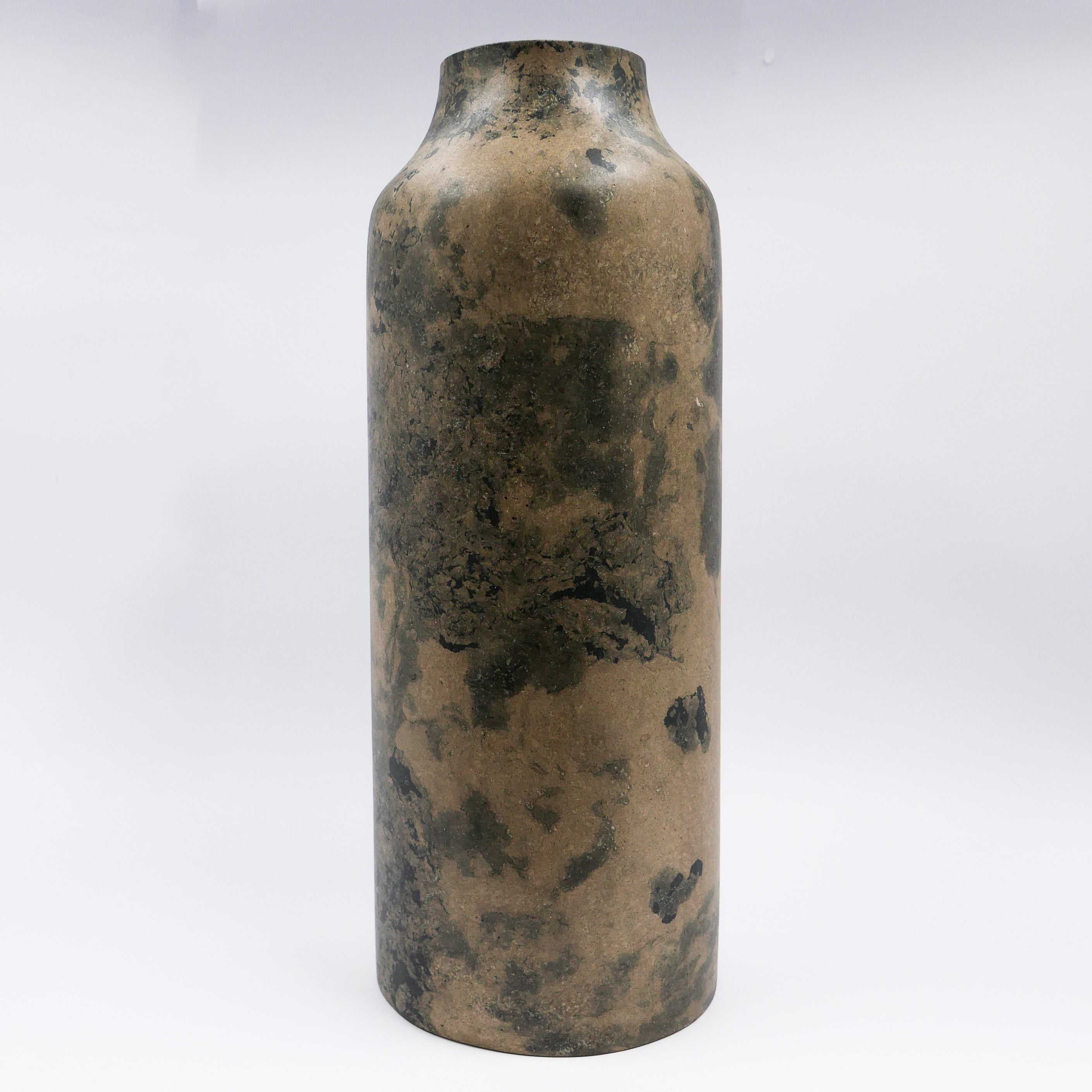 Handicraft sustainable and recycled paper vase from Asia. The home decor vase is made of recycled paper and is sold online on www.qacrafts.com.