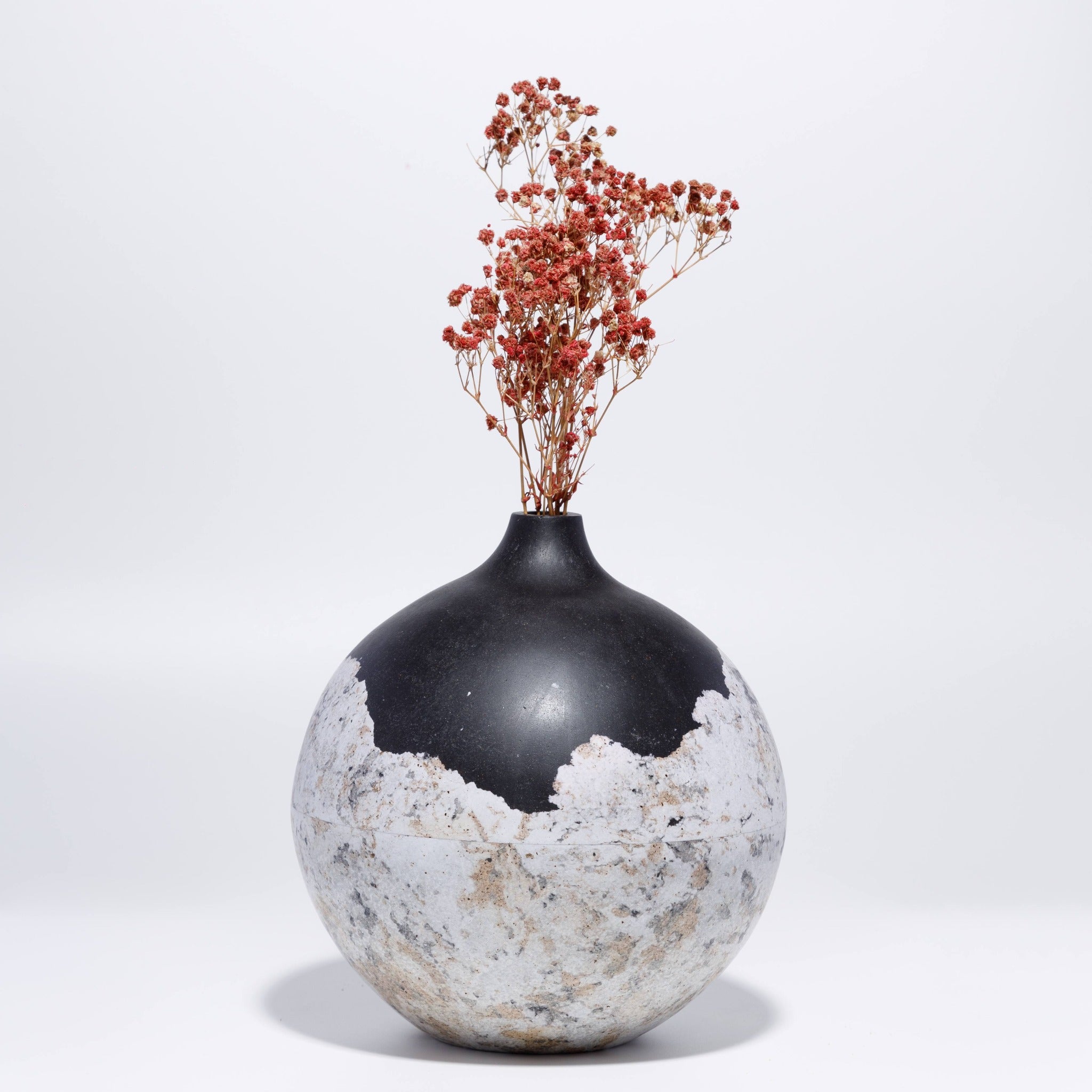 Handicraft sustainable and recycled decorative vase from Asia. The home decor vase is made of recycled paper and is sold online on www.qacrafts.com.