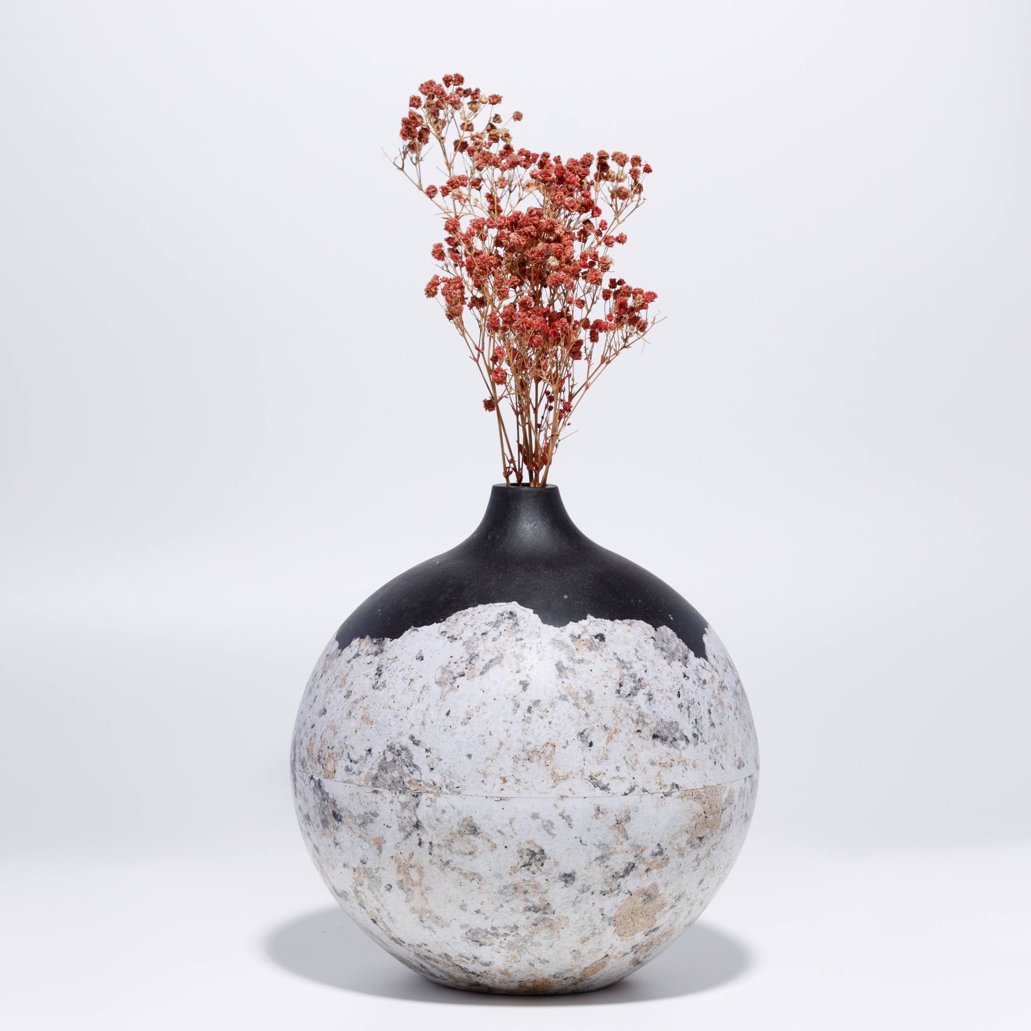 Handicraft sustainable and recycled decorative vase from Asia. The home decor vase is made of recycled paper and is sold online on www.qacrafts.com.