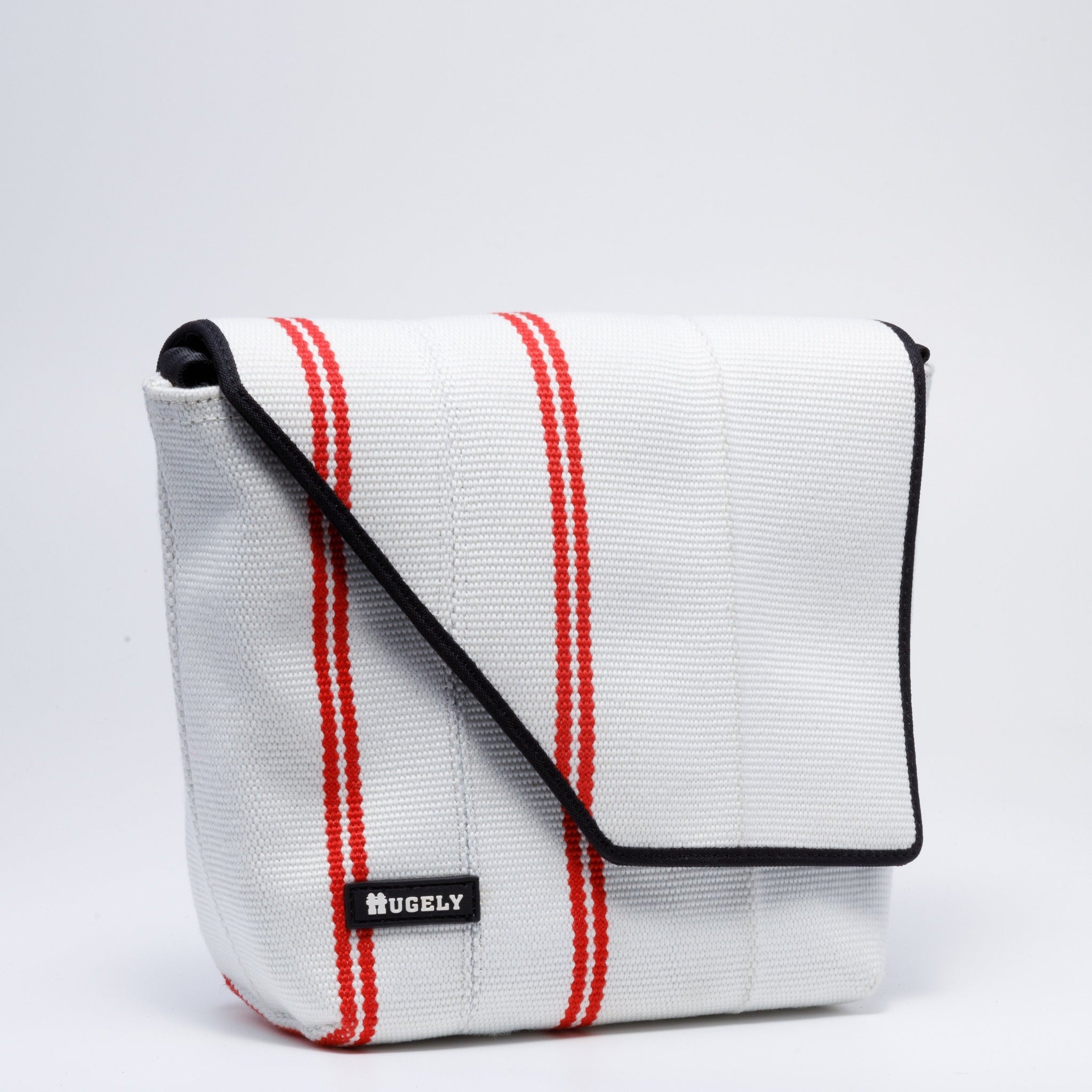 Handicraft sustainable and recycled bag from Asia. The cross body bag is made of recycled fire hose and sold online on www.qacrafts.com.