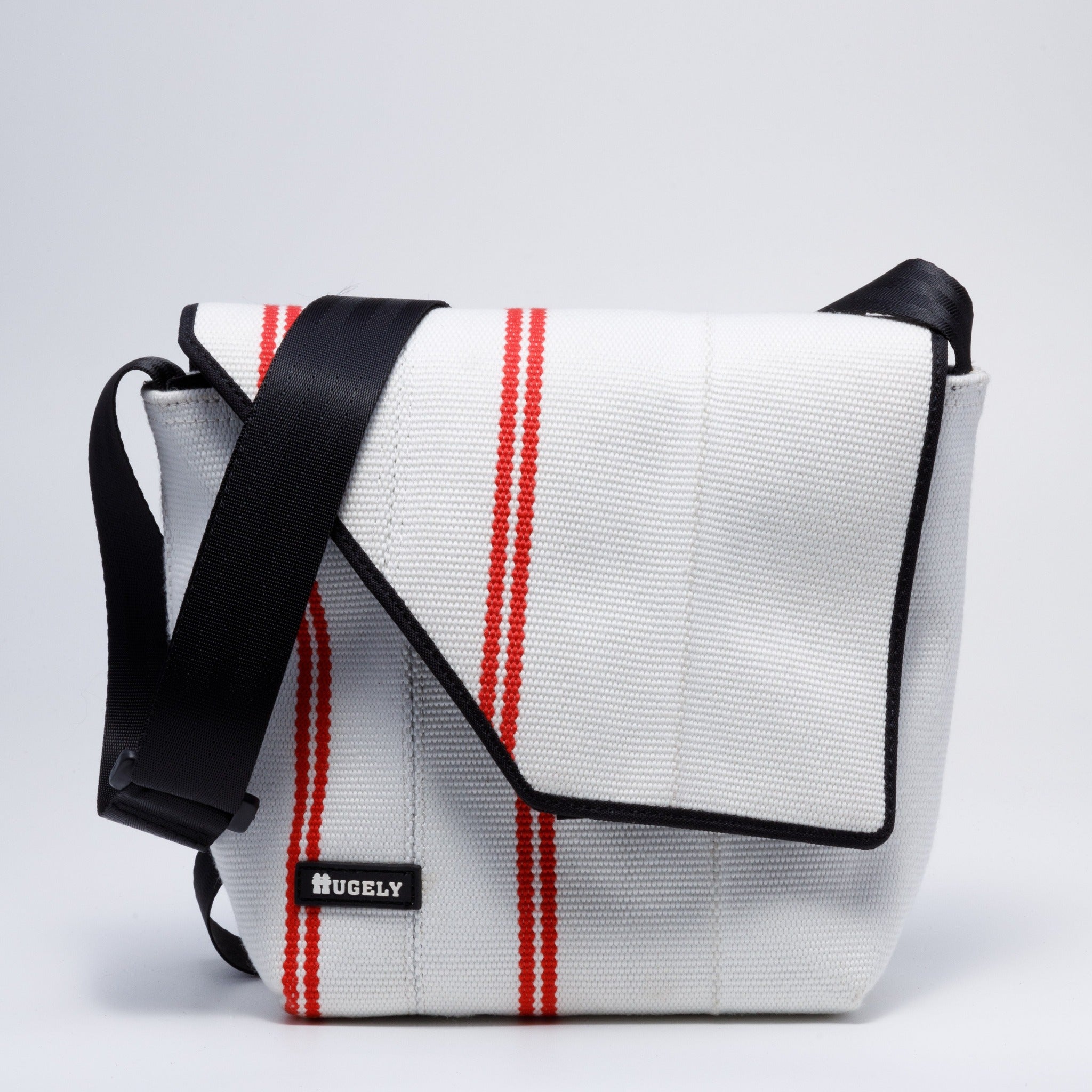 Handicraft sustainable and recycled bag from Asia. The cross body bag is made of recycled fire hose and sold online on www.qacrafts.com.