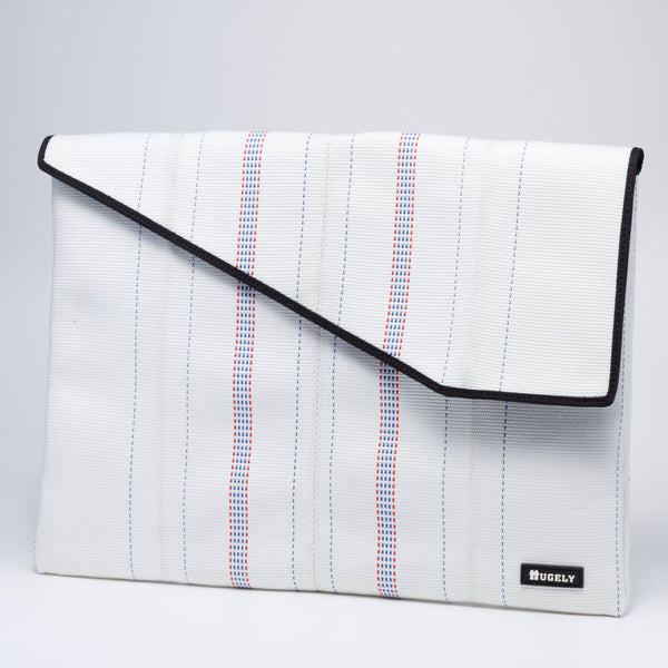 Handicraft sustainable and recycled laptop sleeve from Asia. The notebook bag is made of recycled fire hose and sold online on www.qacrafts.com.