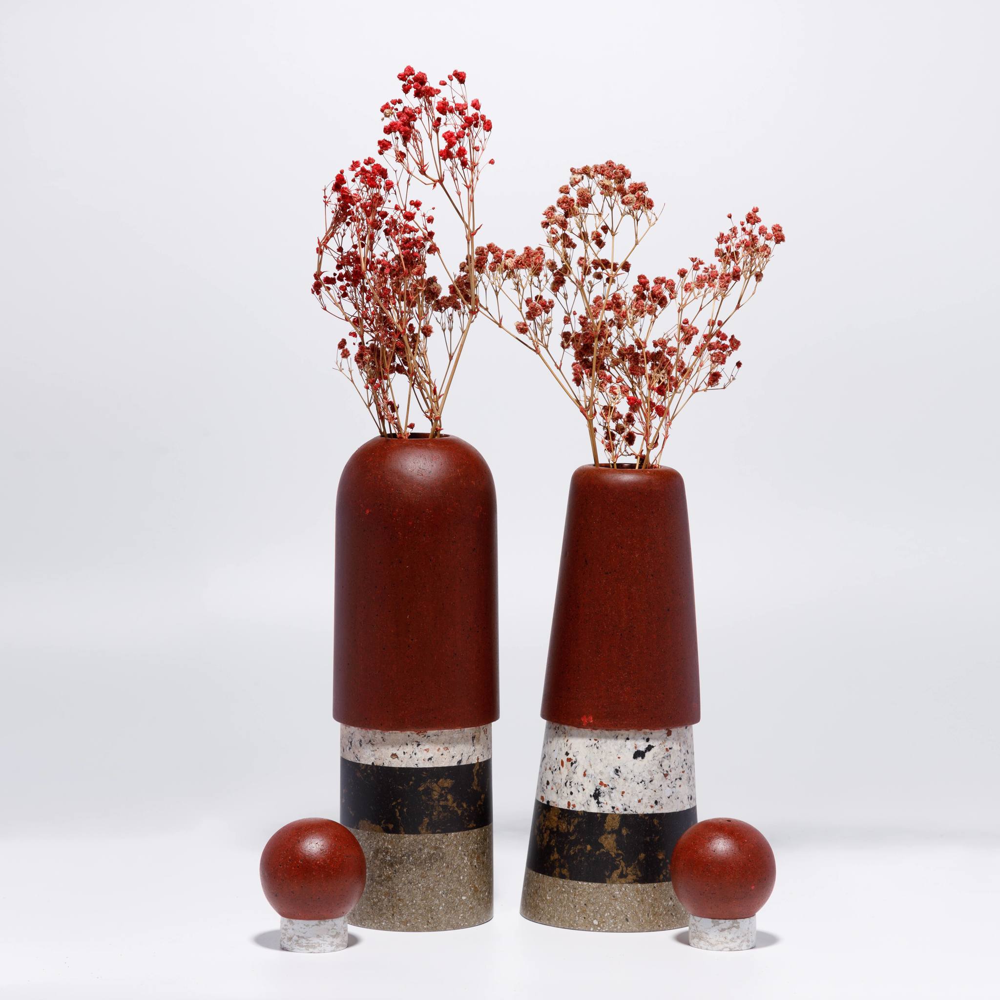 Handicraft sustainable and recycled decorative vase from Asia. The home decor vase is made of recycled paper and is sold online on www.qacrafts.com.