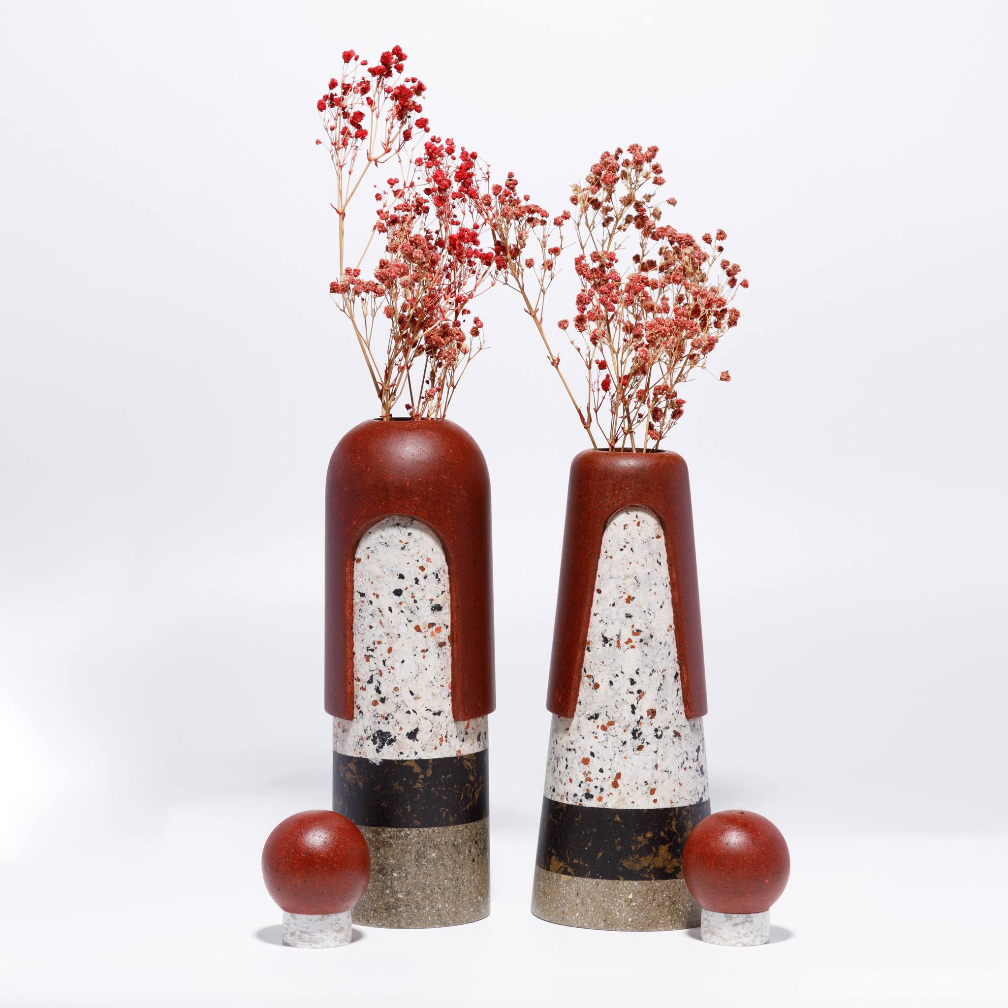 Handicraft sustainable and recycled decorative vase from Asia. The home decor vase is made of recycled paper and is sold online on www.qacrafts.com.