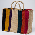 Handicraft sustainable and natural handbag from Asia. The handbag is made of natural, vegan and toxic-free papyrus and sold online on www.qacrafts.com.